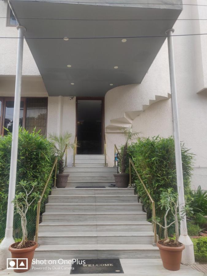Hotel Grg Vadodara Esterno foto