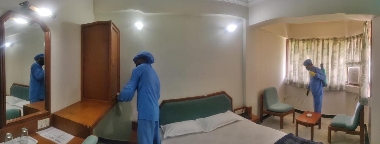 Hotel Grg Vadodara Esterno foto