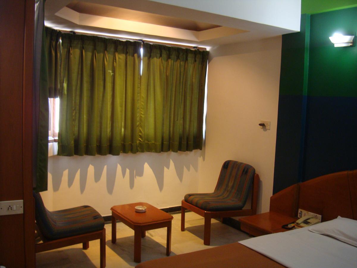 Hotel Grg Vadodara Esterno foto