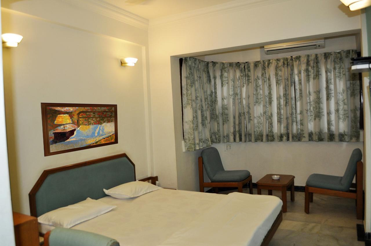 Hotel Grg Vadodara Esterno foto