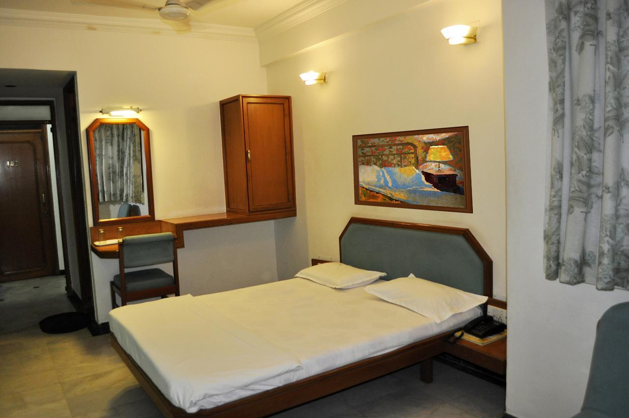 Hotel Grg Vadodara Esterno foto