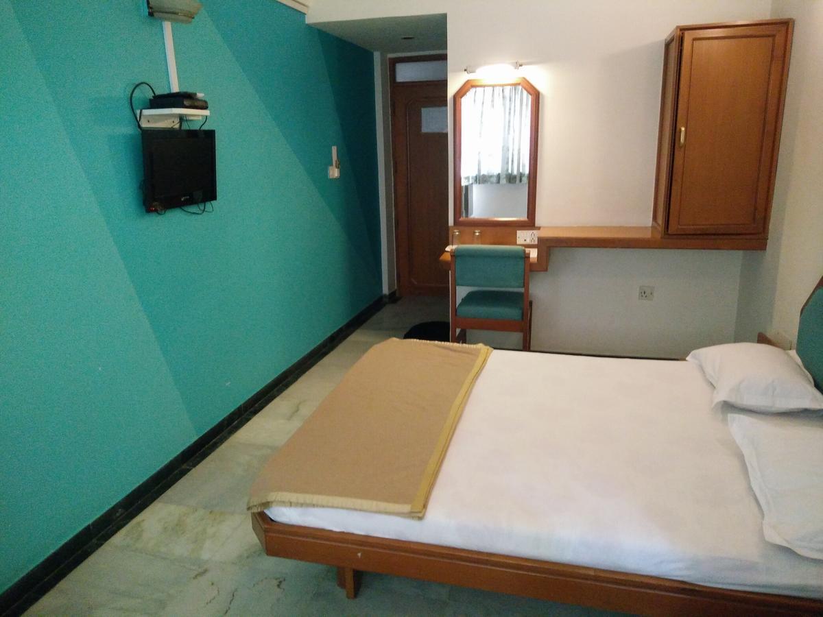 Hotel Grg Vadodara Esterno foto
