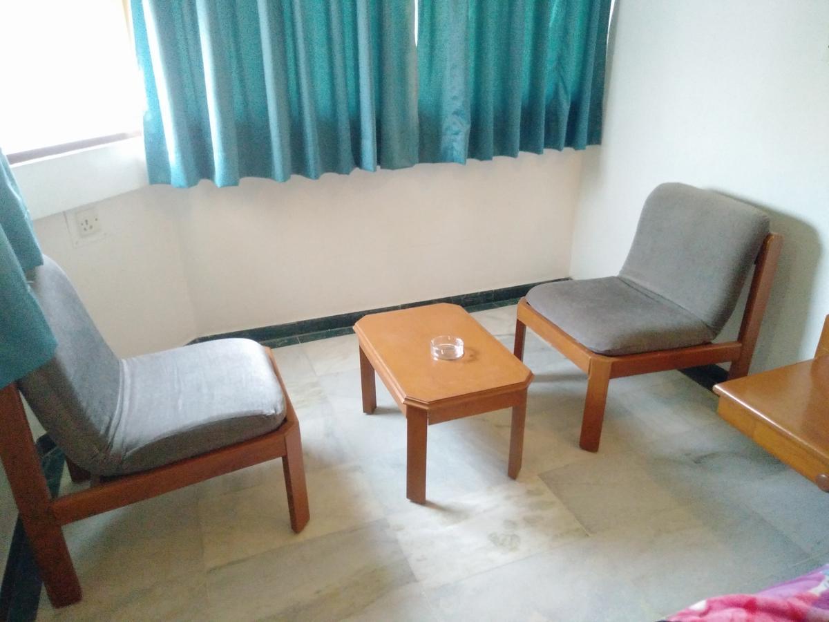 Hotel Grg Vadodara Esterno foto