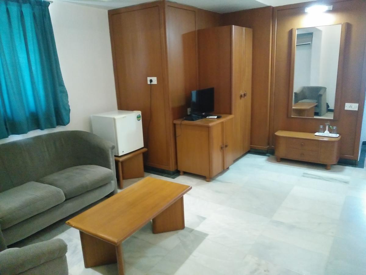 Hotel Grg Vadodara Esterno foto
