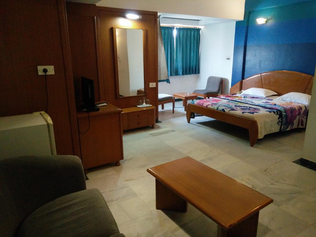 Hotel Grg Vadodara Esterno foto